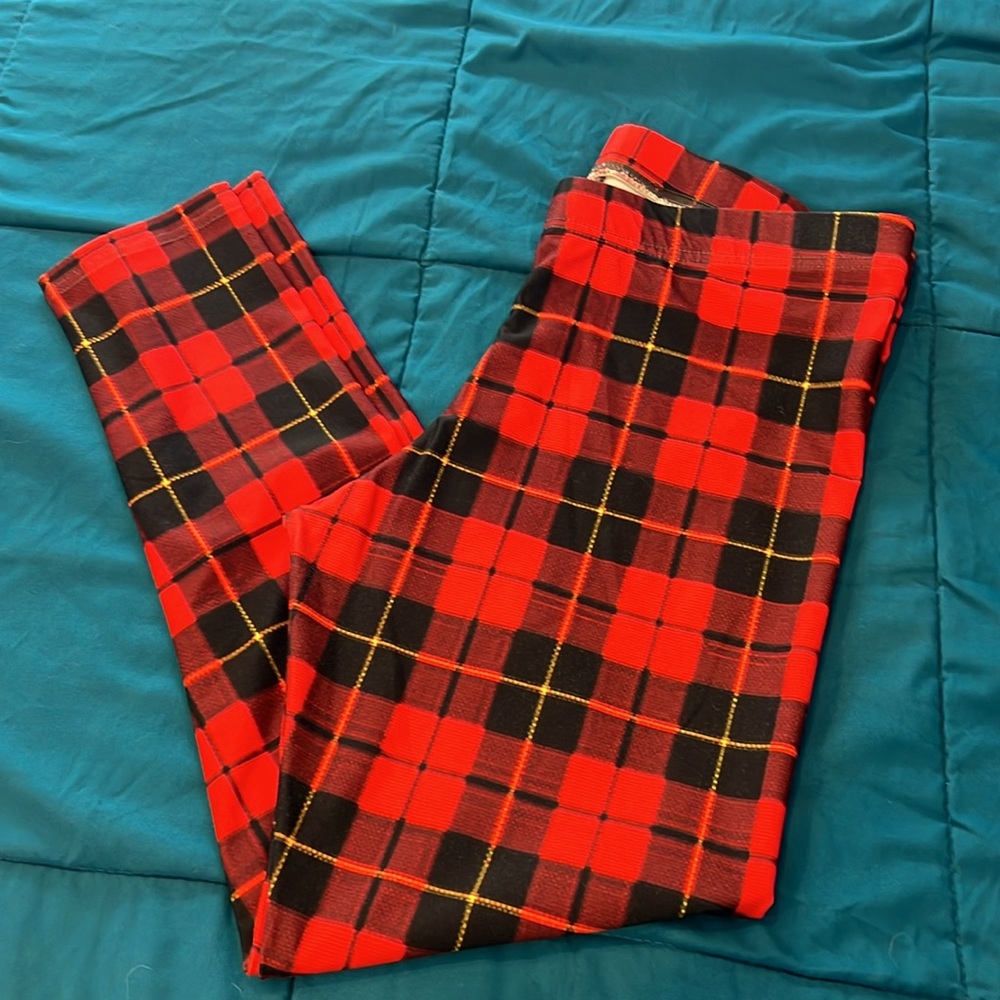 #116. 🪷 Red plaid leggings. Xl
